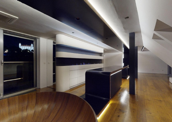 PREDANÉ - mezonetový byt 129,70 m2  s balkónom v historickom centre BA - STARÉ MESTO.