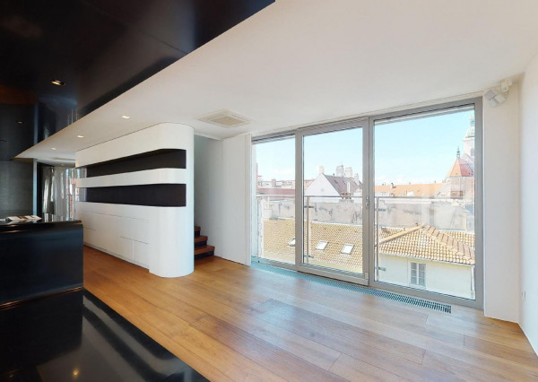 PREDANÉ - mezonetový byt 129,70 m2  s balkónom v historickom centre BA - STARÉ MESTO.