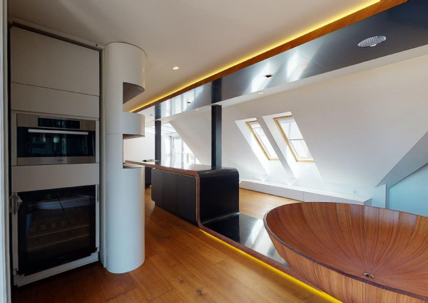 PREDANÉ - mezonetový byt 129,70 m2  s balkónom v historickom centre BA - STARÉ MESTO.