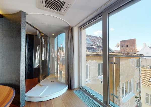 PREDANÉ - mezonetový byt 129,70 m2  s balkónom v historickom centre BA - STARÉ MESTO.