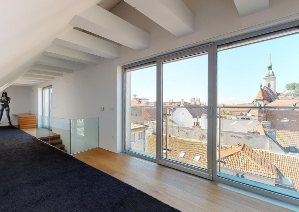 PREDANÉ - mezonetový byt 129,70 m2  s balkónom v historickom centre BA - STARÉ MESTO.