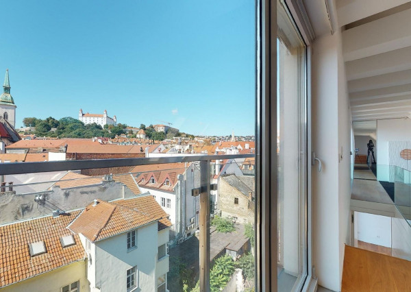 PREDANÉ - mezonetový byt 129,70 m2  s balkónom v historickom centre BA - STARÉ MESTO.