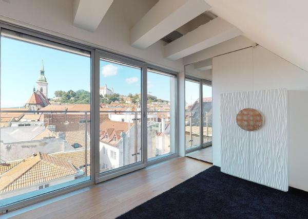 PREDANÉ - mezonetový byt 129,70 m2  s balkónom v historickom centre BA - STARÉ MESTO.