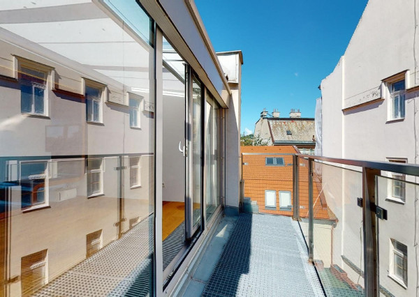 PREDANÉ - mezonetový byt 129,70 m2  s balkónom v historickom centre BA - STARÉ MESTO.