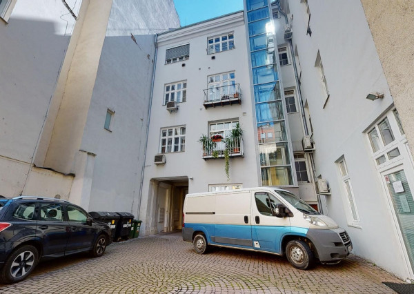 PREDANÉ - mezonetový byt 129,70 m2  s balkónom v historickom centre BA - STARÉ MESTO.