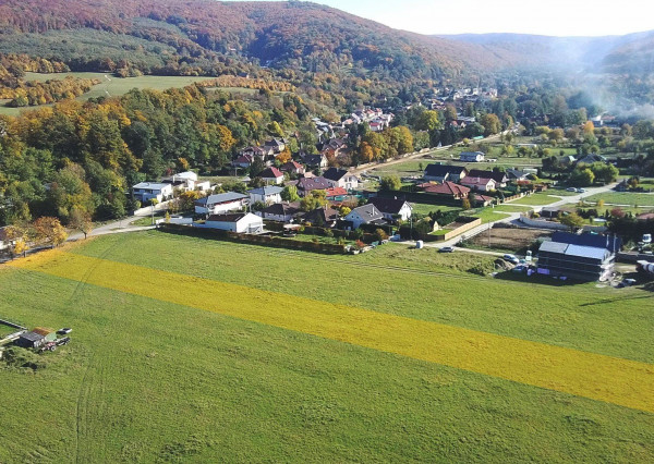 PREDANÉ - Predaj stavebného pozemku 3888 m2 v tichej a pokojnej časti Borinky.