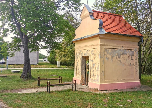 PREDANÉ - Predaj stavebného pozemku 3888 m2 v tichej a pokojnej časti Borinky.