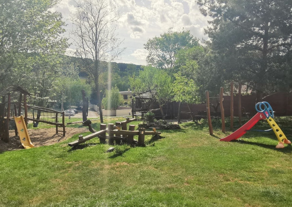 PREDANÉ - Predaj stavebného pozemku 3888 m2 v tichej a pokojnej časti Borinky.