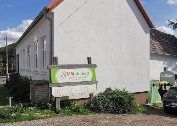 PREDANÉ - Predaj stavebného pozemku 3888 m2 v tichej a pokojnej časti Borinky.