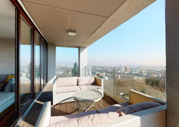 PREDANÉ + PRENAJATÉ -Slnečný, kompletne zariadený 4 izbový byt s terasou, loggiou, 2 x parking v garáži: rezidencia PARKVILLE, KOLIBA-BA III.