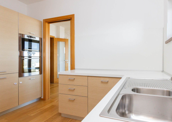 PREDANÉ + PRENAJATÉ -Slnečný, kompletne zariadený 4 izbový byt s terasou, loggiou, 2 x parking v garáži: rezidencia PARKVILLE, KOLIBA-BA III.