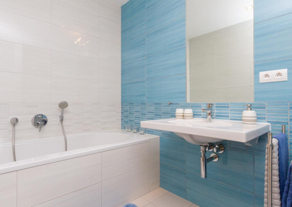 PREDANÉ + PRENAJATÉ -Slnečný, kompletne zariadený 4 izbový byt s terasou, loggiou, 2 x parking v garáži: rezidencia PARKVILLE, KOLIBA-BA III.