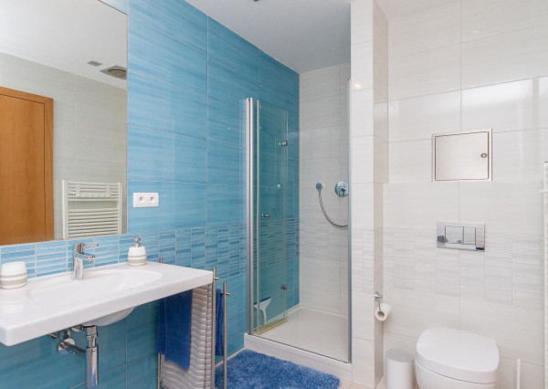 PREDANÉ + PRENAJATÉ -Slnečný, kompletne zariadený 4 izbový byt s terasou, loggiou, 2 x parking v garáži: rezidencia PARKVILLE, KOLIBA-BA III.