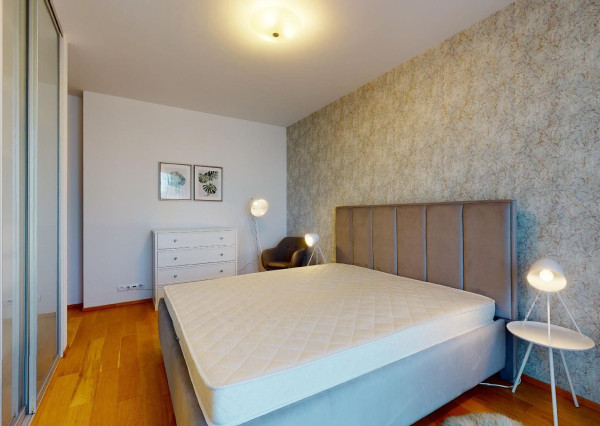 PREDANÉ + PRENAJATÉ -Slnečný, kompletne zariadený 4 izbový byt s terasou, loggiou, 2 x parking v garáži: rezidencia PARKVILLE, KOLIBA-BA III.