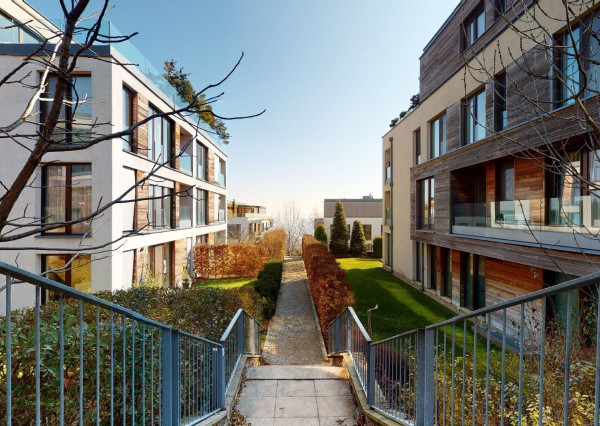 PREDANÉ + PRENAJATÉ -Slnečný, kompletne zariadený 4 izbový byt s terasou, loggiou, 2 x parking v garáži: rezidencia PARKVILLE, KOLIBA-BA III.