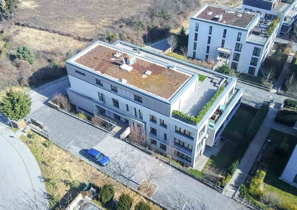 PREDANÉ + PRENAJATÉ -Slnečný, kompletne zariadený 4 izbový byt s terasou, loggiou, 2 x parking v garáži: rezidencia PARKVILLE, KOLIBA-BA III.