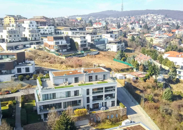 PREDANÉ + PRENAJATÉ -Slnečný, kompletne zariadený 4 izbový byt s terasou, loggiou, 2 x parking v garáži: rezidencia PARKVILLE, KOLIBA-BA III.