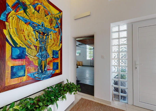 PREDANÉ - 6 izb.rod.dom v pokojnej štvrti STUPAVY v blízkosti lesa a parku.Excelentná záhrada 1469 m2 s bazénom.