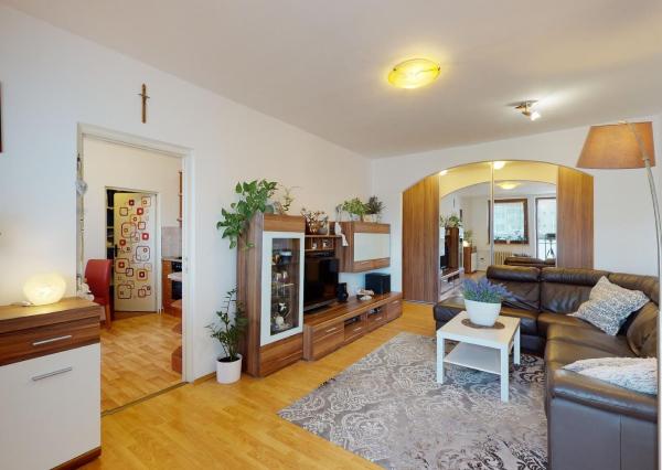 PREDANÉ -Slnečný 3 izbový byt s loggiou, pivnicou, parkingom - ul. PÚPAVOVÁ,  BA IV - KARLOVA VES