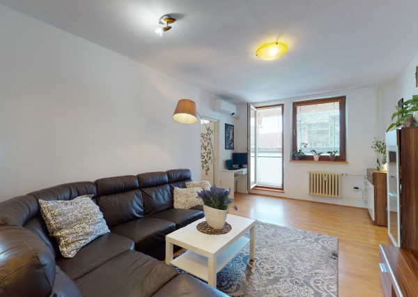 PREDANÉ -Slnečný 3 izbový byt s loggiou, pivnicou, parkingom - ul. PÚPAVOVÁ,  BA IV - KARLOVA VES