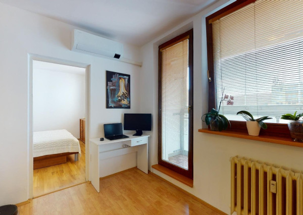 PREDANÉ -Slnečný 3 izbový byt s loggiou, pivnicou, parkingom - ul. PÚPAVOVÁ,  BA IV - KARLOVA VES