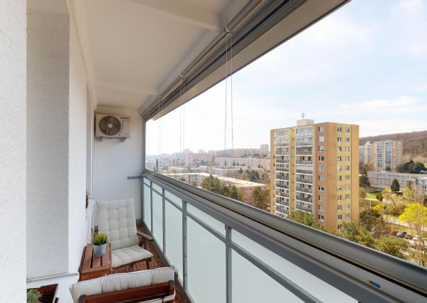 PREDANÉ -Slnečný 3 izbový byt s loggiou, pivnicou, parkingom - ul. PÚPAVOVÁ,  BA IV - KARLOVA VES