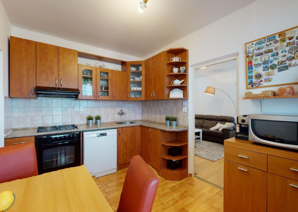 PREDANÉ -Slnečný 3 izbový byt s loggiou, pivnicou, parkingom - ul. PÚPAVOVÁ,  BA IV - KARLOVA VES