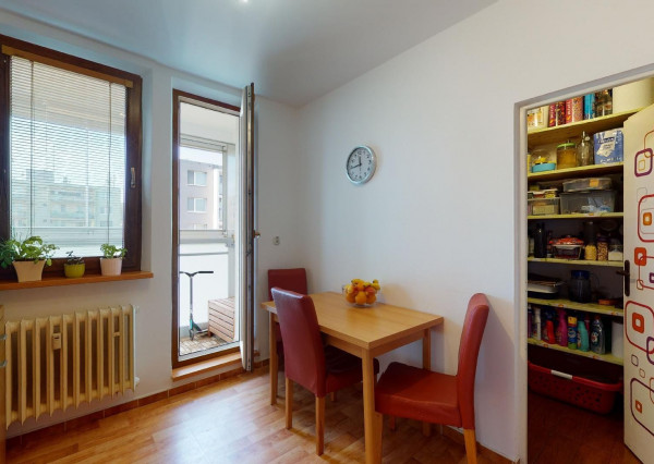 PREDANÉ -Slnečný 3 izbový byt s loggiou, pivnicou, parkingom - ul. PÚPAVOVÁ,  BA IV - KARLOVA VES