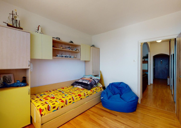 PREDANÉ -Slnečný 3 izbový byt s loggiou, pivnicou, parkingom - ul. PÚPAVOVÁ,  BA IV - KARLOVA VES