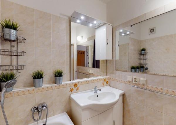 PREDANÉ -Slnečný 3 izbový byt s loggiou, pivnicou, parkingom - ul. PÚPAVOVÁ,  BA IV - KARLOVA VES