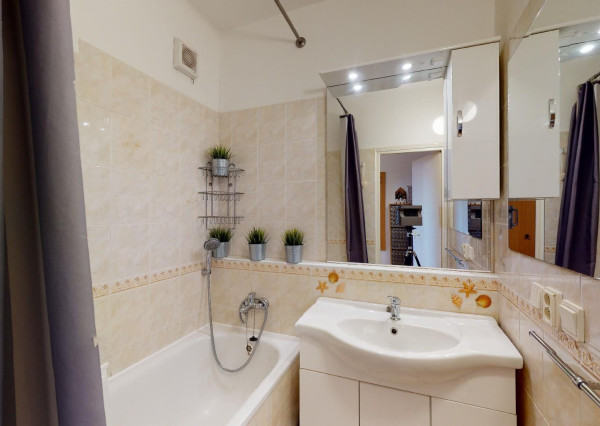 PREDANÉ -Slnečný 3 izbový byt s loggiou, pivnicou, parkingom - ul. PÚPAVOVÁ,  BA IV - KARLOVA VES