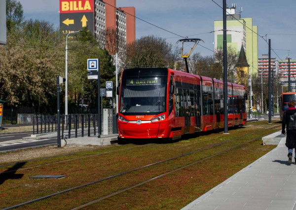 PREDANÉ -Slnečný 3 izbový byt s loggiou, pivnicou, parkingom - ul. PÚPAVOVÁ,  BA IV - KARLOVA VES