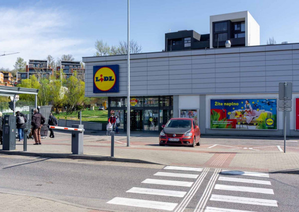 PREDANÉ -Slnečný 3 izbový byt s loggiou, pivnicou, parkingom - ul. PÚPAVOVÁ,  BA IV - KARLOVA VES