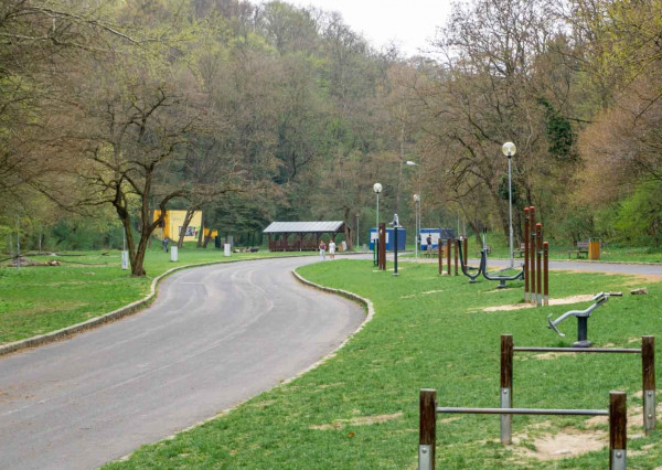 PREDANÉ -Slnečný 3 izbový byt s loggiou, pivnicou, parkingom - ul. PÚPAVOVÁ,  BA IV - KARLOVA VES