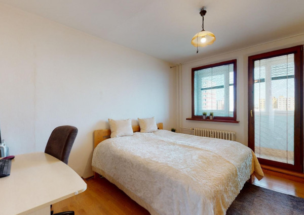 PREDANÉ - Priestranný 3 izbový byt 87 m2 s dvoma zasklenými loggiami, klimatizovaný - NÁMESTIE HRANIČIAROV.