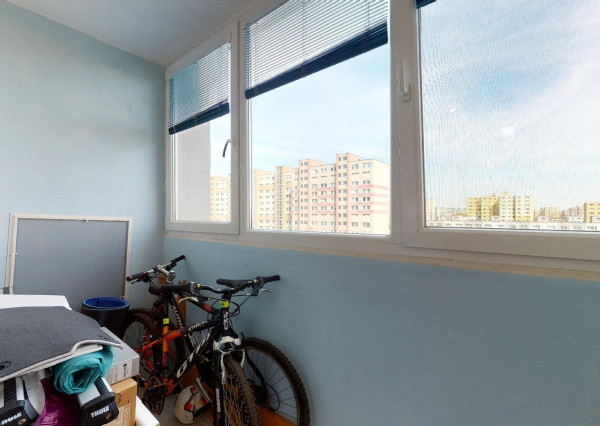 PREDANÉ - Priestranný 3 izbový byt 87 m2 s dvoma zasklenými loggiami, klimatizovaný - NÁMESTIE HRANIČIAROV.