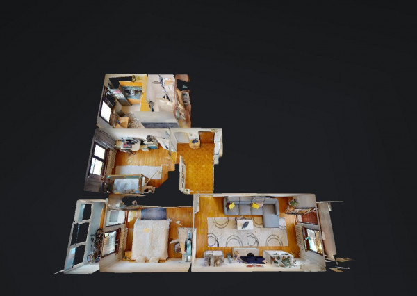 PREDANÉ - Priestranný 3 izbový byt 87 m2 s dvoma zasklenými loggiami, klimatizovaný - NÁMESTIE HRANIČIAROV.