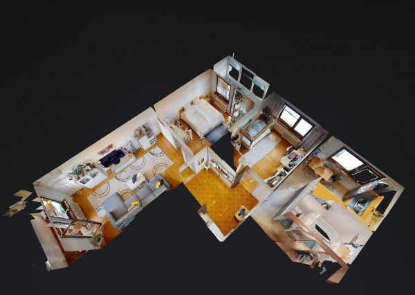 PREDANÉ - Priestranný 3 izbový byt 87 m2 s dvoma zasklenými loggiami, klimatizovaný - NÁMESTIE HRANIČIAROV.