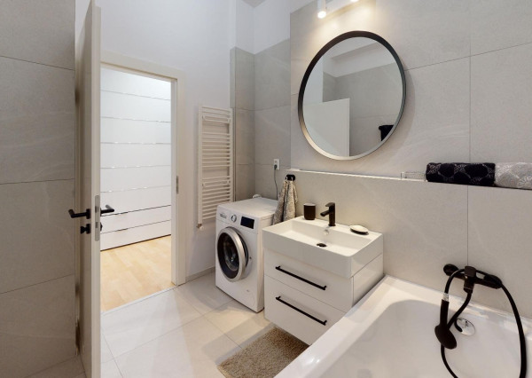 UL.DUNAJSKÁ-byt 48m2,kompl.zariadený,klimatizácia,vys.stropy.