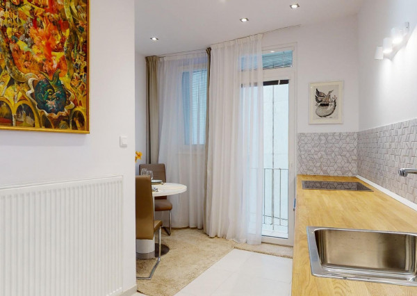 UL.DUNAJSKÁ-byt 48m2,kompl.zariadený,klimatizácia,vys.stropy.