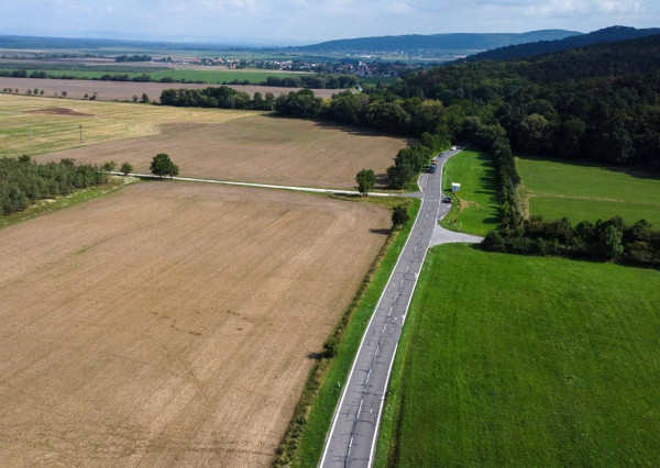 Predaj - rovinatý pozemok, pravidelný tvar 44 773 m2 na Záhori, obec Plavecký Mikuláš.