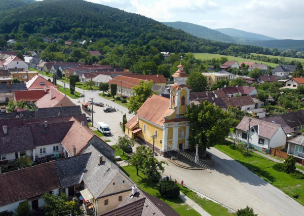 Predaj - rovinatý pozemok, pravidelný tvar 44 773 m2 na Záhori, obec Plavecký Mikuláš.