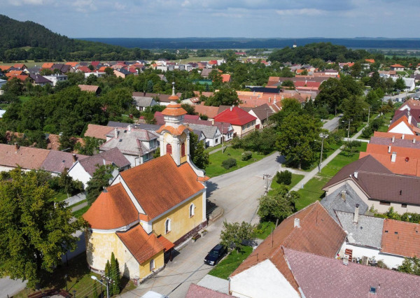 Predaj - rovinatý pozemok, pravidelný tvar 44 773 m2 na Záhori, obec Plavecký Mikuláš.