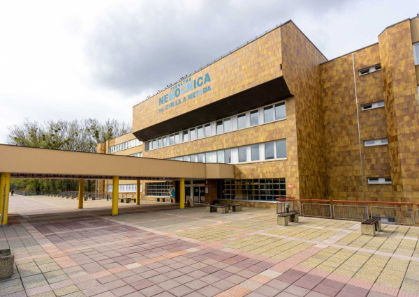 PRENAJATÉ- 1 izb. útulný byt s balkónom kompletne zariadený v novostavbe časť - SLNEČNICE MESTO, BA V.