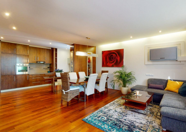 PREDANÉ - Zariadený 3 izb.byt 124 m2: tehla,veľká loggia,šatník,práčovňa,klimatizácia,parking v TOP lokalite!