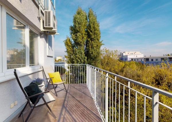 PREDANÉ - Zariadený 3 izb.byt 124 m2: tehla,veľká loggia,šatník,práčovňa,klimatizácia,parking v TOP lokalite!