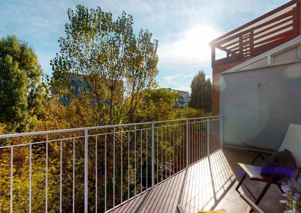 PREDANÉ - Zariadený 3 izb.byt 124 m2: tehla,veľká loggia,šatník,práčovňa,klimatizácia,parking v TOP lokalite!