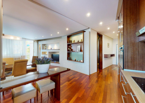 PREDANÉ - Zariadený 3 izb.byt 124 m2: tehla,veľká loggia,šatník,práčovňa,klimatizácia,parking v TOP lokalite!