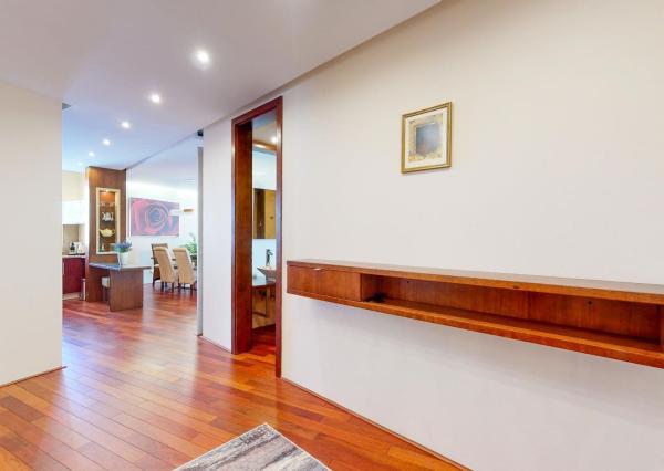 PREDANÉ - Zariadený 3 izb.byt 124 m2: tehla,veľká loggia,šatník,práčovňa,klimatizácia,parking v TOP lokalite!