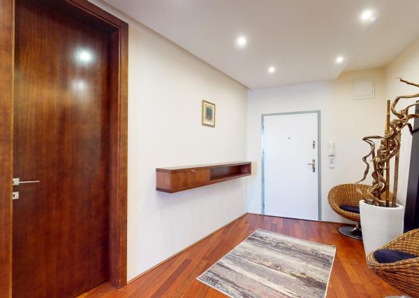 PREDANÉ - Zariadený 3 izb.byt 124 m2: tehla,veľká loggia,šatník,práčovňa,klimatizácia,parking v TOP lokalite!